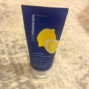 OLEHENRIKSEN 10% AHA Lemonade Smoothing Scrub